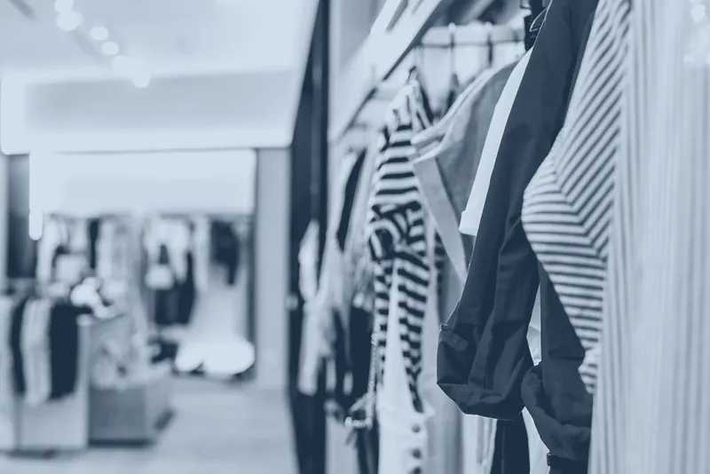 Interior de una tienda de ropa